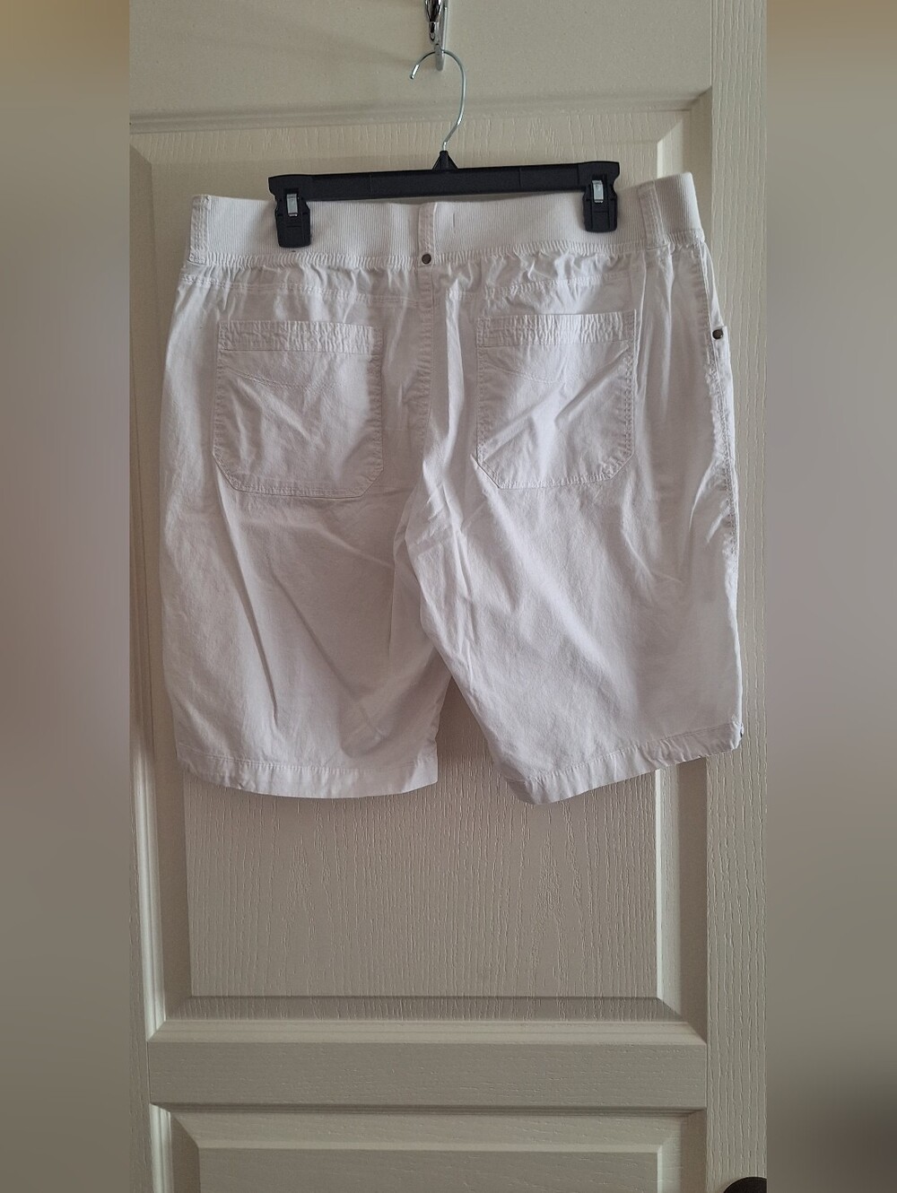 Ladies Casual White Cotton Shorts - Picture 3 of 3